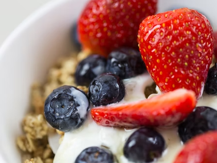 Müsli mit frischen Beeren – Energie durch Ernährung